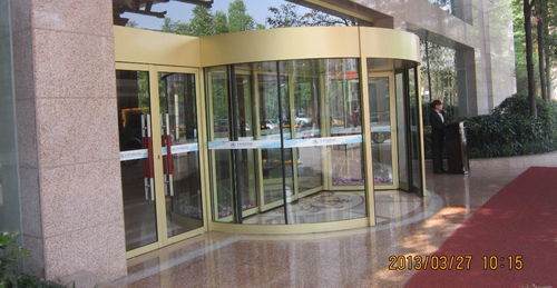 樂(lè)山豪華旋轉(zhuǎn)門與圣達(dá)自動(dòng)門 現(xiàn)代建筑入口的優(yōu)選